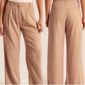 Abercrombie & Fitch Women's Wide Leg Pants in Tan